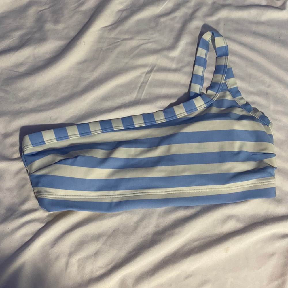 Super cute, brand new Old Navy Bikini! It’s a medium, it was just to big for me!